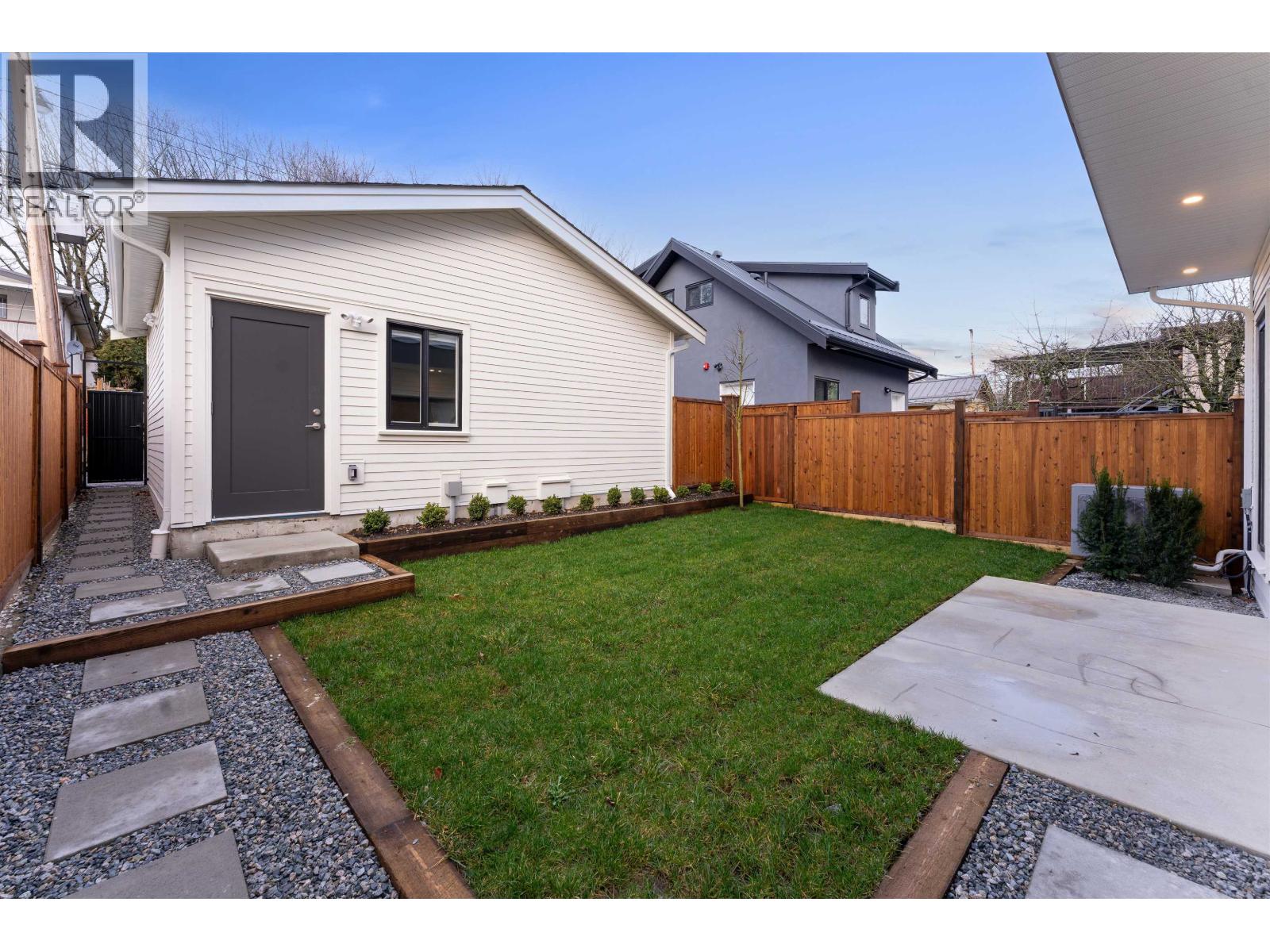 2 2241 E 8th Avenue, Vancouver, British Columbia  V5N 1V4 - Photo 22 - R2988058