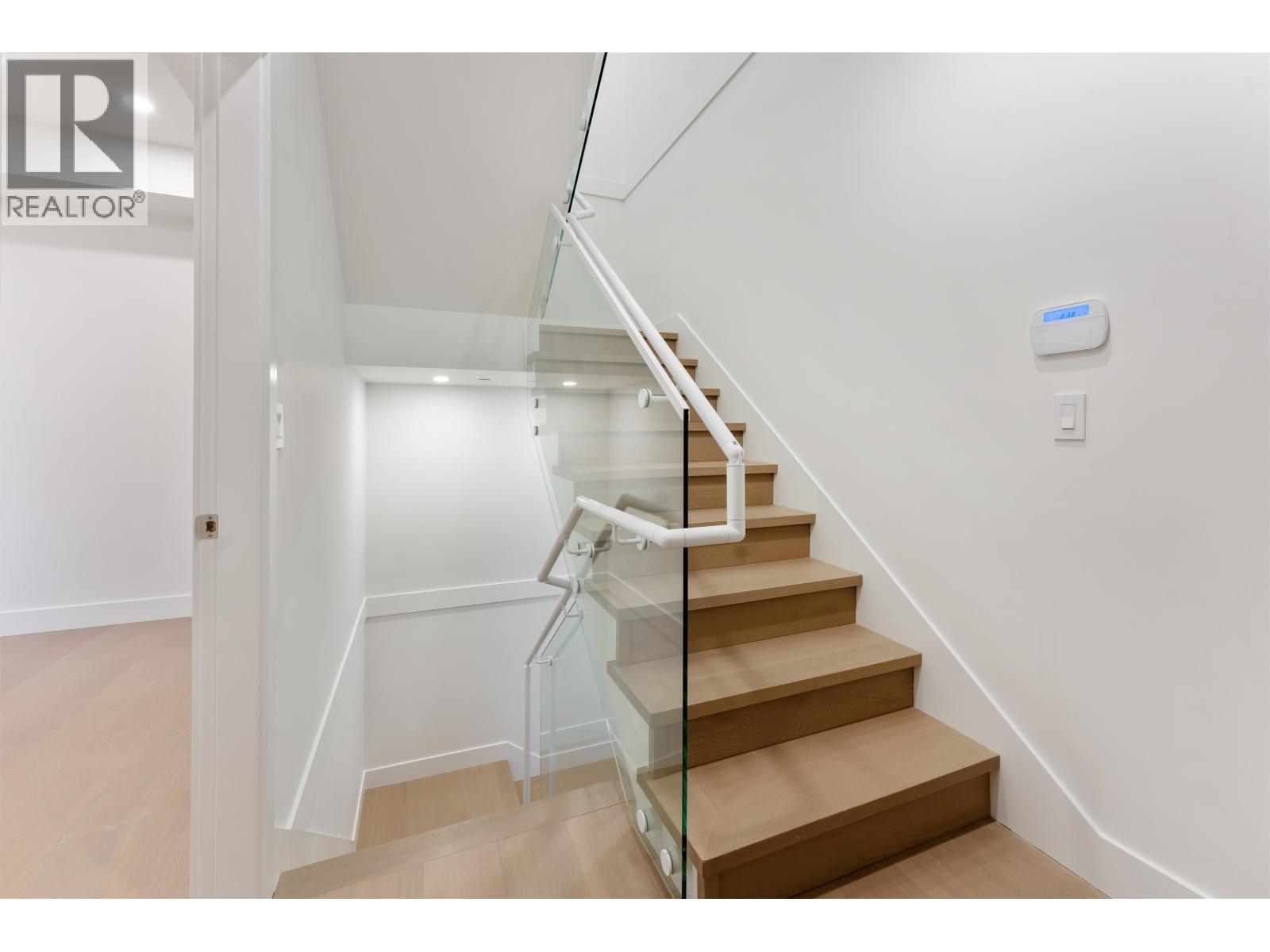 2 2241 E 8th Avenue, Vancouver, British Columbia  V5N 1V4 - Photo 12 - R2988058