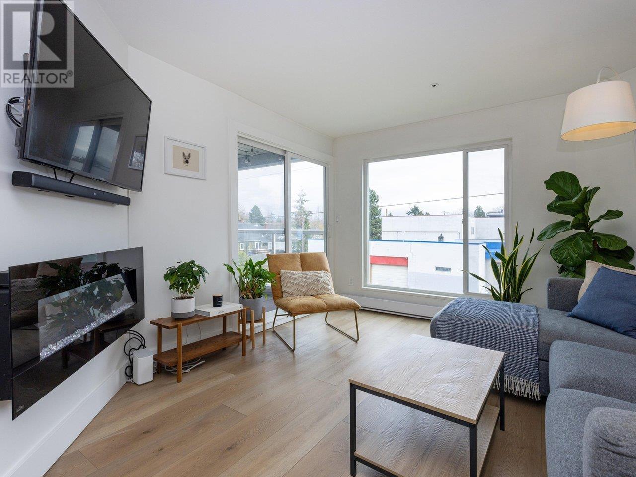 302 3505 W Broadway, Vancouver, British Columbia  V6R 2B5 - Photo 2 - R2984361