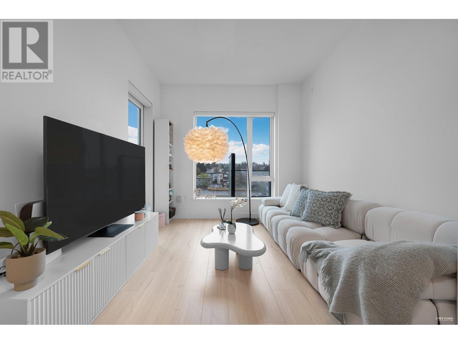 605 8888 Osler Street, Vancouver, British Columbia  V6P 4G2 - Photo 2 - R2988335
