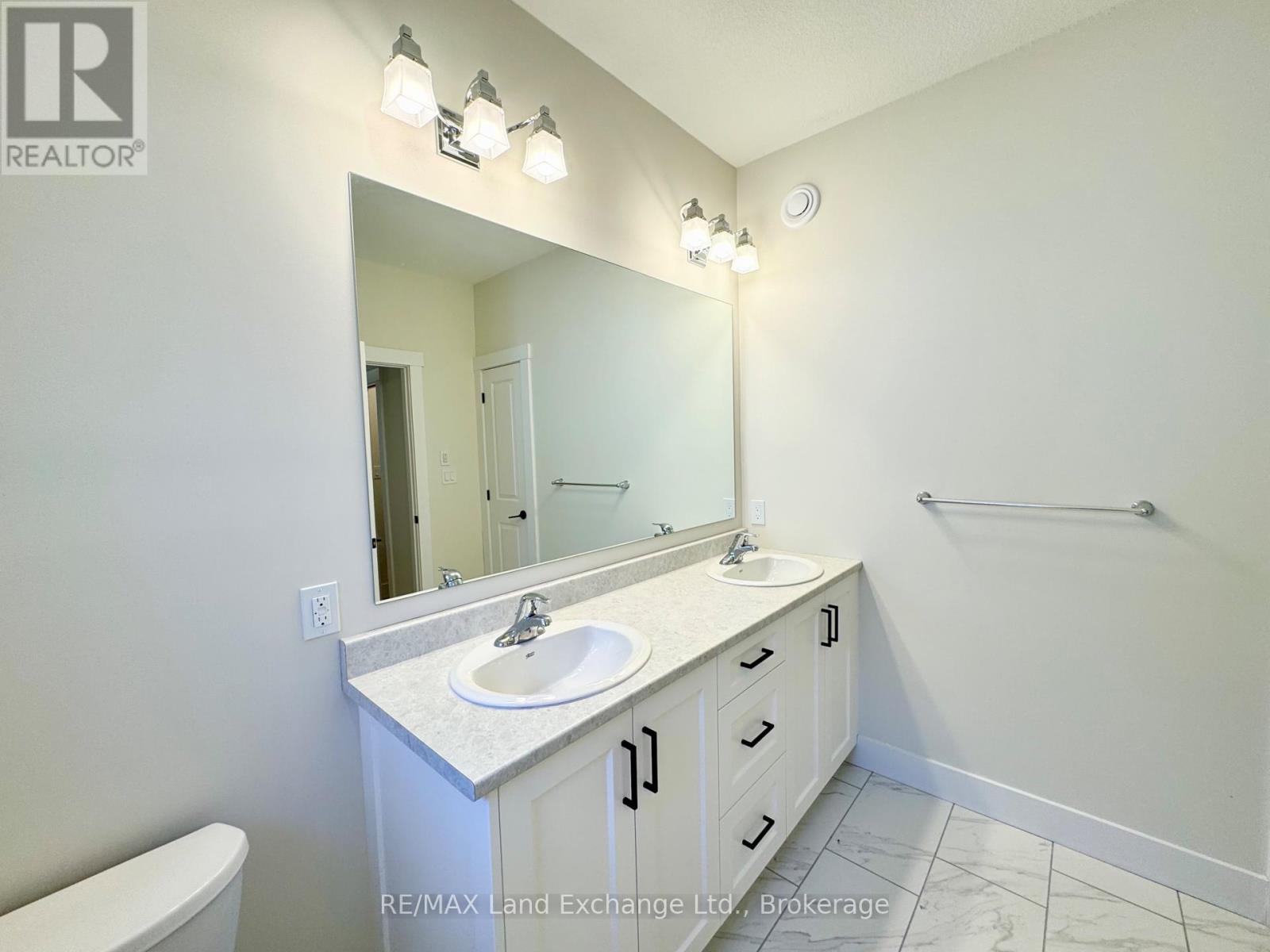 11 Nyah Court, Kincardine, Ontario  N0G 2T0 - Photo 8 - X12072658