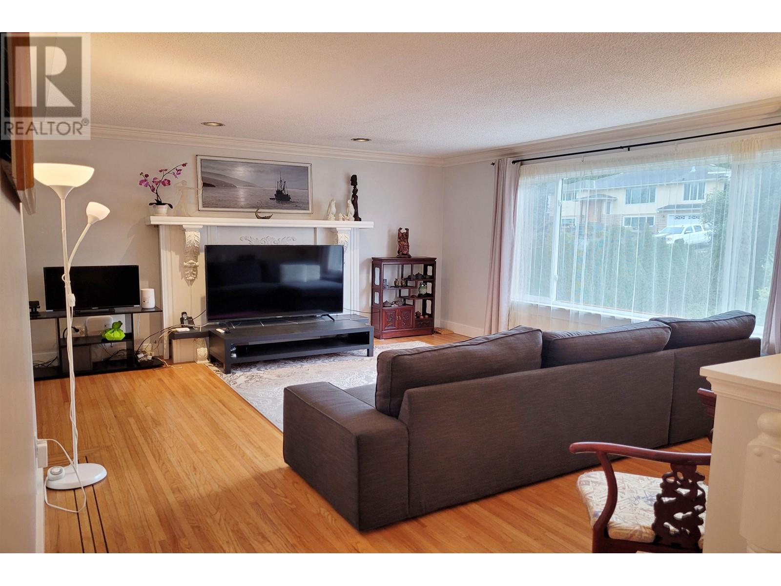 Property at 7921 BURNFIELD CRESCENT image 3