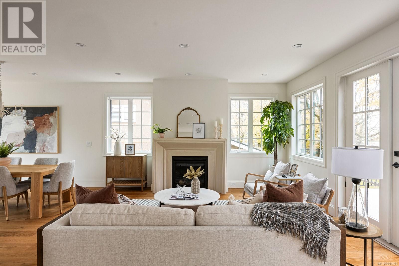Property at 135 Passmore St image 5