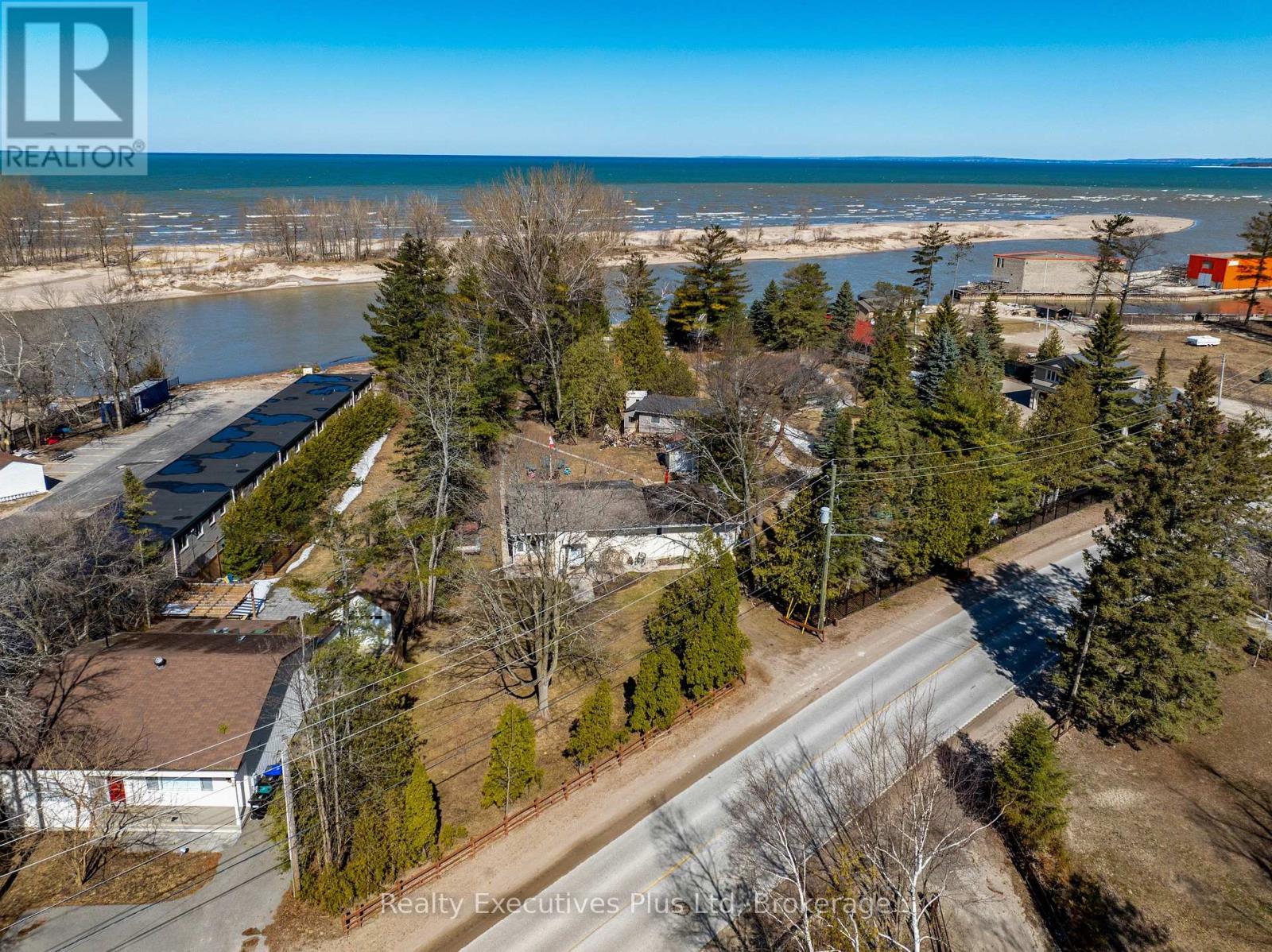 Property at 300 RIVER ROAD E image 3