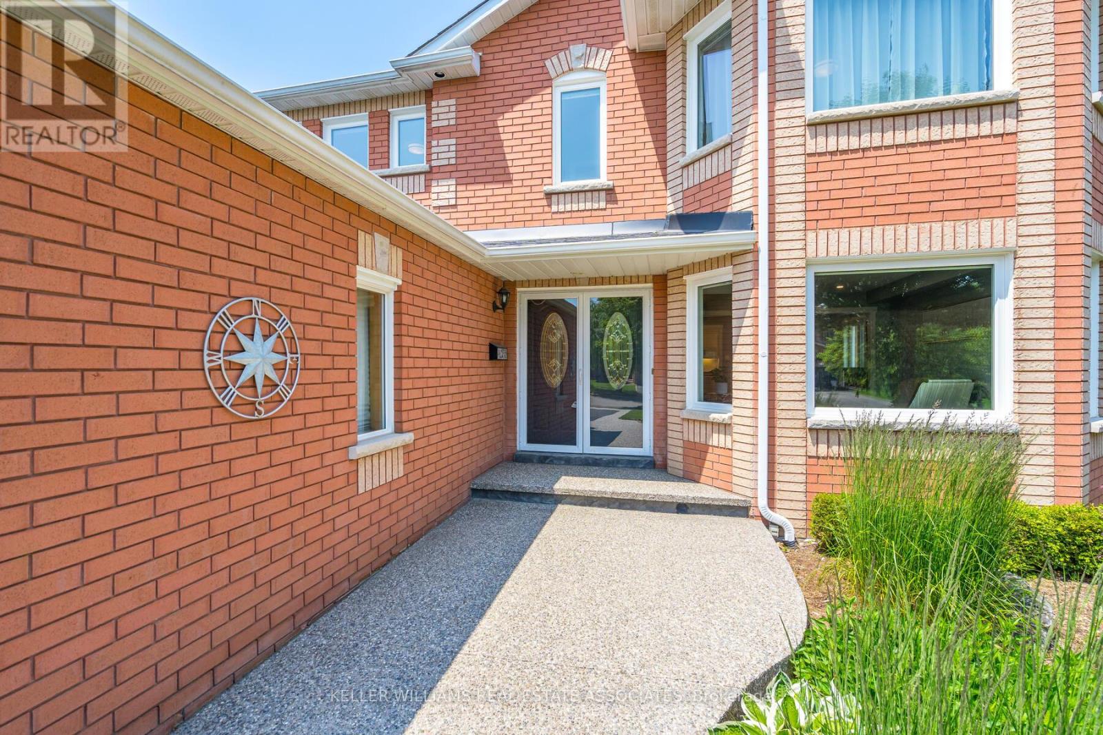 Property at 27 GOODERHAM DRIVE image 4