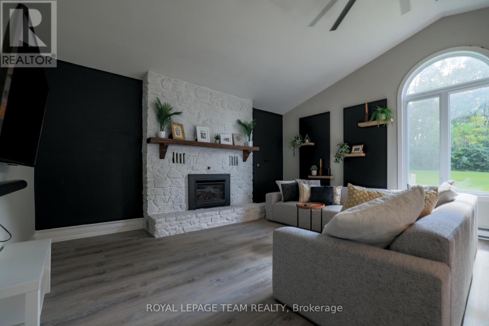 551 Little Rideau Lake Road, Rideau Lakes, Ontario  K0G 1V0 - Photo 16 - X12072760