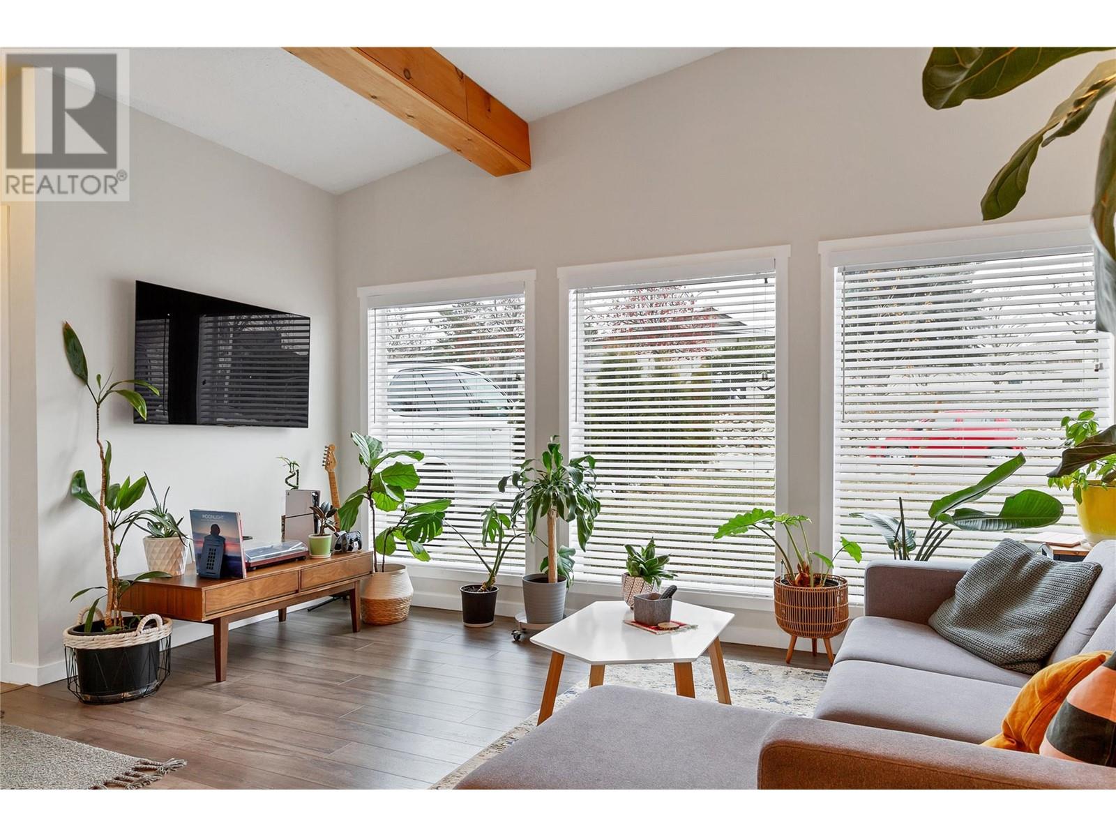 Property at 3605 Commonage Crescent image 3