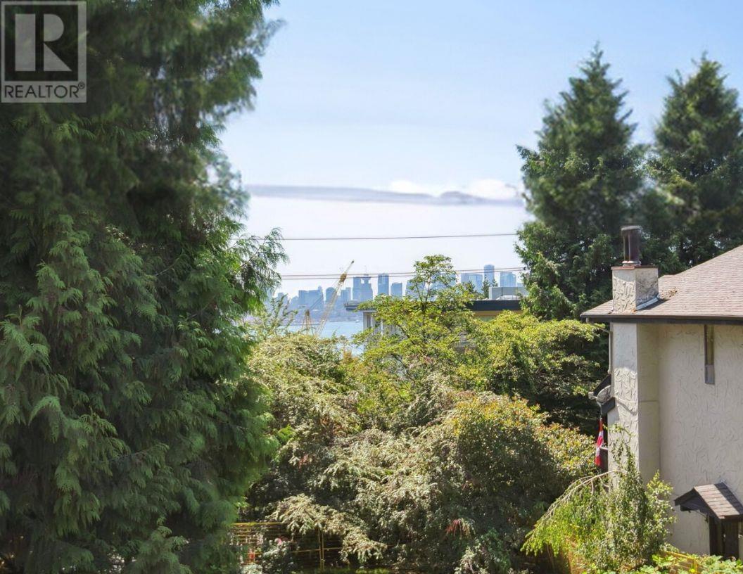 11 249 E 4th Street, North Vancouver, British Columbia  V7L 1J1 - Photo 2 - R2988448