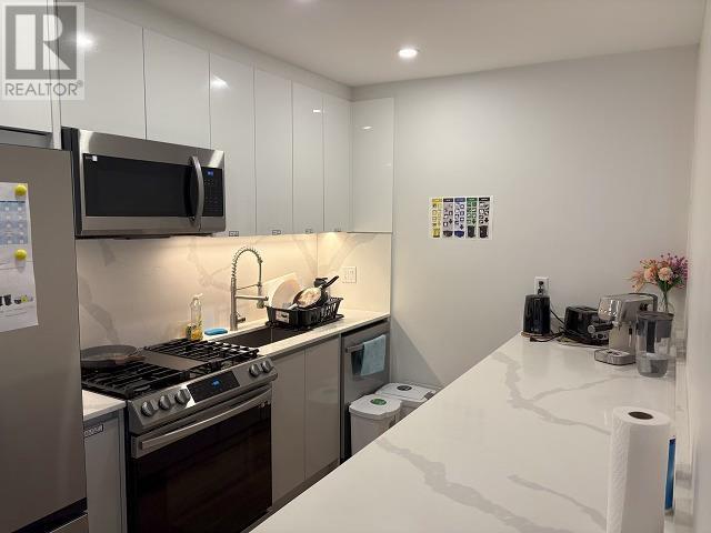 Property at 2881 E GEORGIA STREET image 3