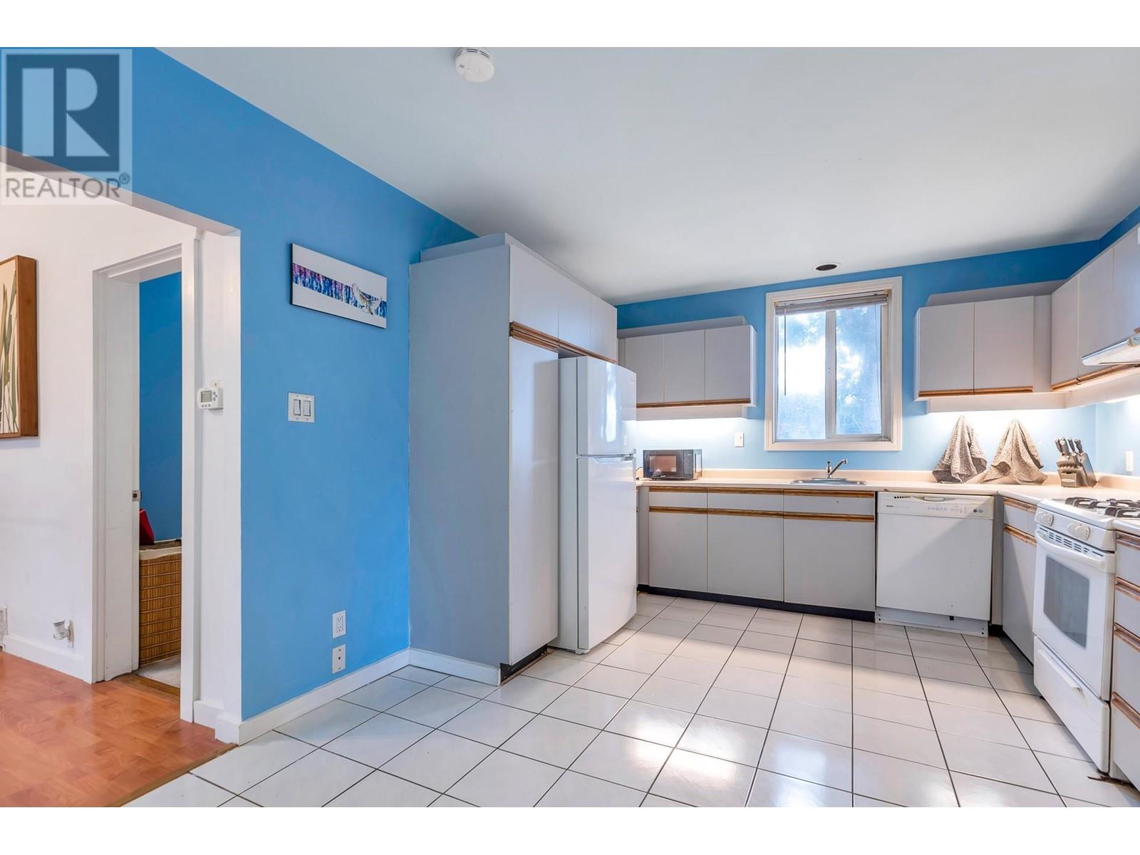 3242 Venables Street, Vancouver, British Columbia  V5K 2S6 - Photo 8 - R2988443