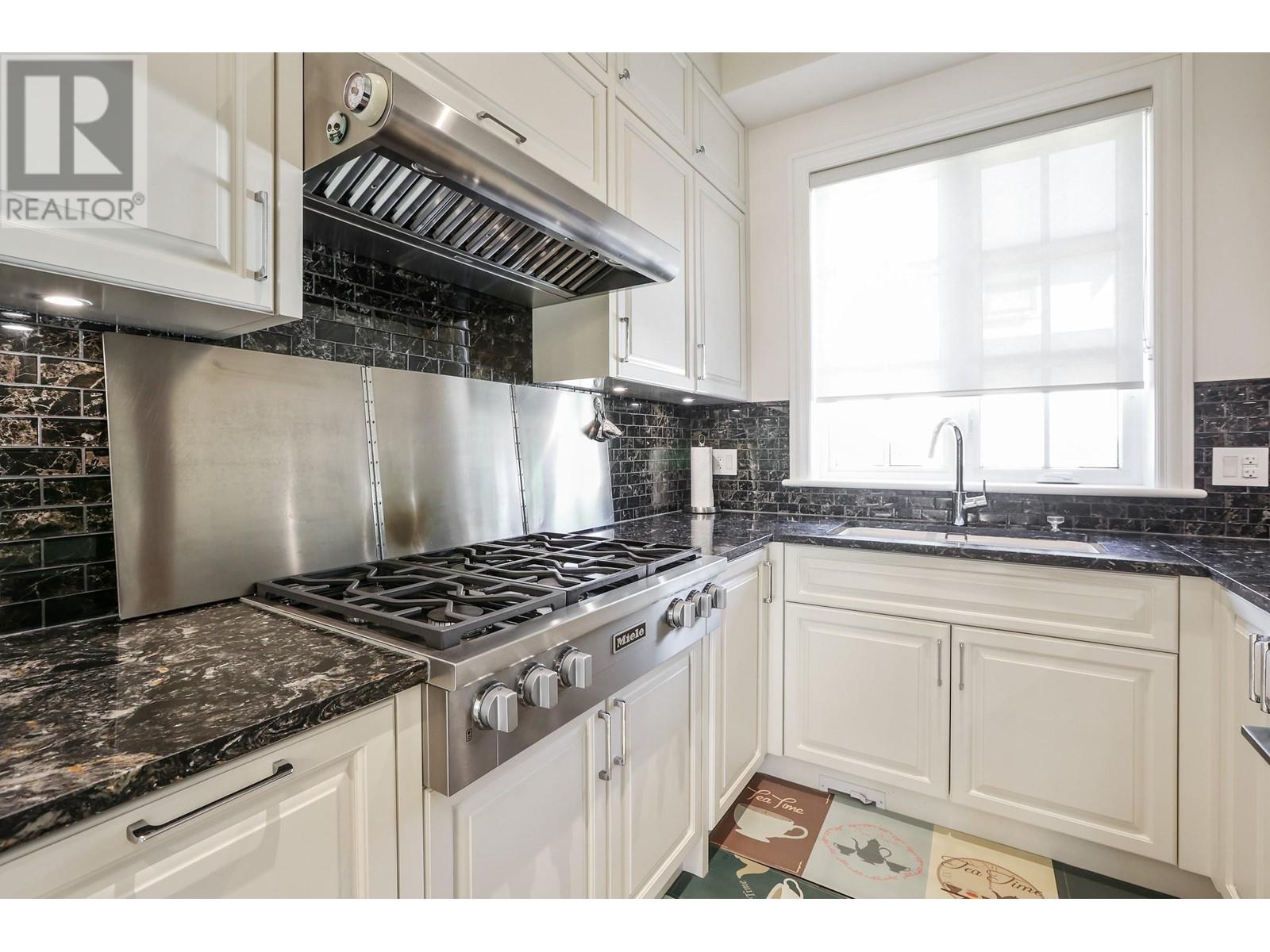 2433 W 22nd Avenue, Vancouver, British Columbia  V6L 2K4 - Photo 9 - R2988474