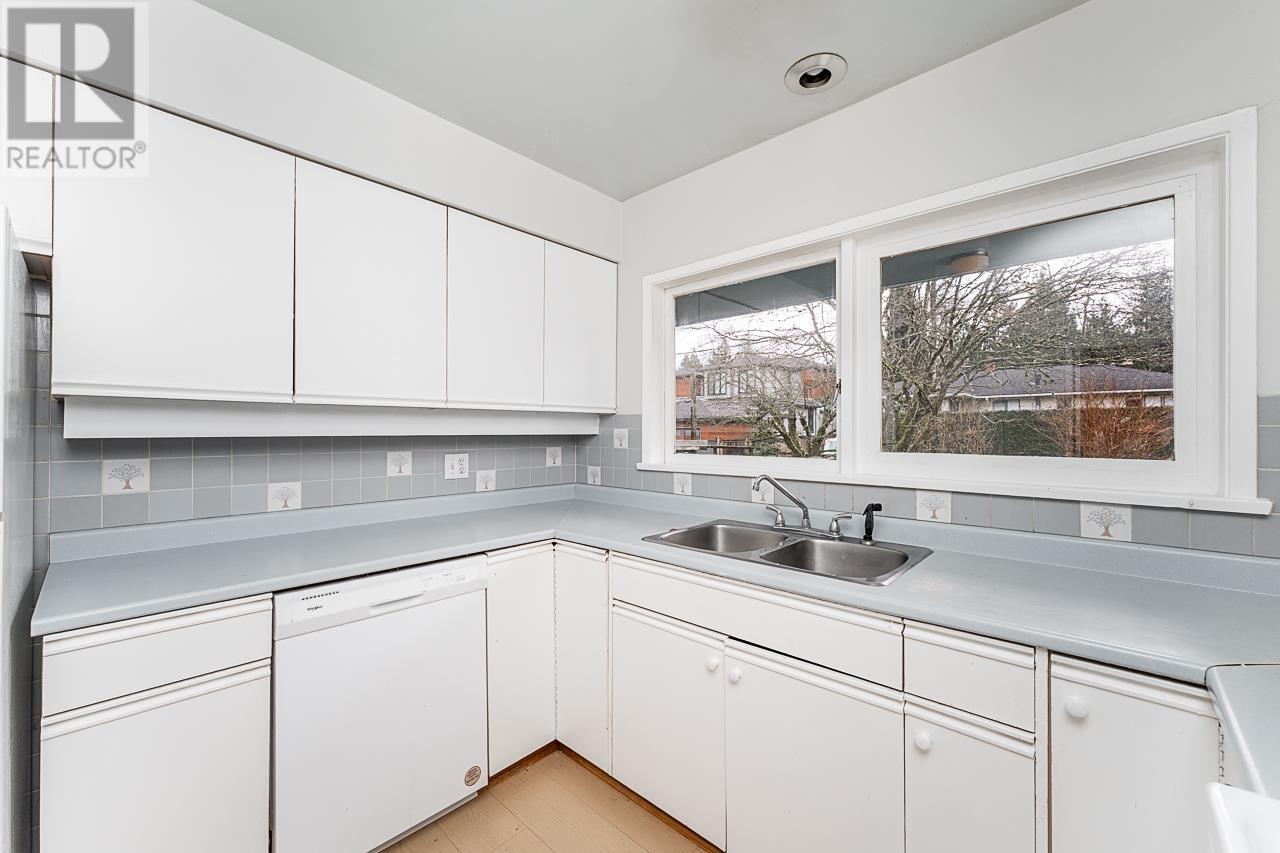 4922 Queensland Road, Vancouver, British Columbia  V6T 1G4 - Photo 12 - R2988479