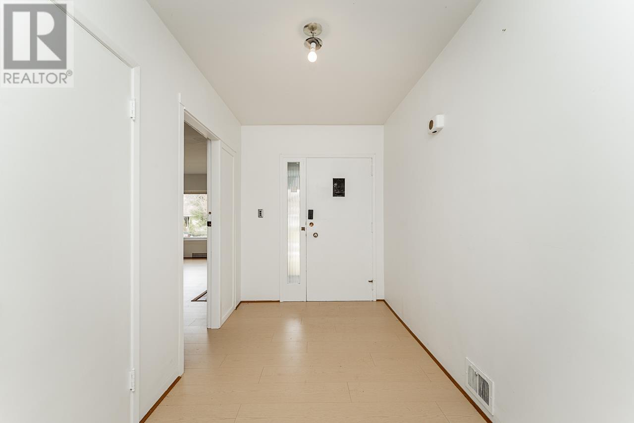 4922 Queensland Road, Vancouver, British Columbia  V6T 1G4 - Photo 27 - R2988479