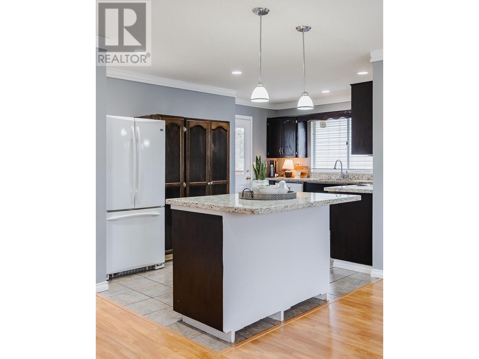 Property at 20492 THORNE AVENUE image 3