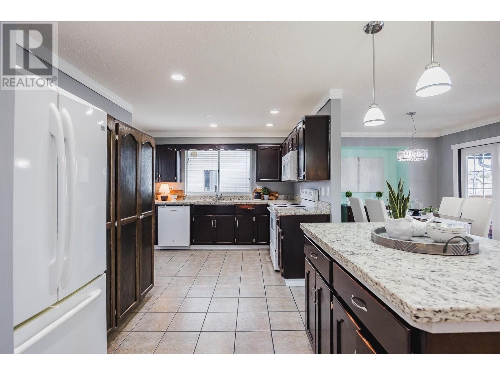 Property at 20492 THORNE AVENUE image 4