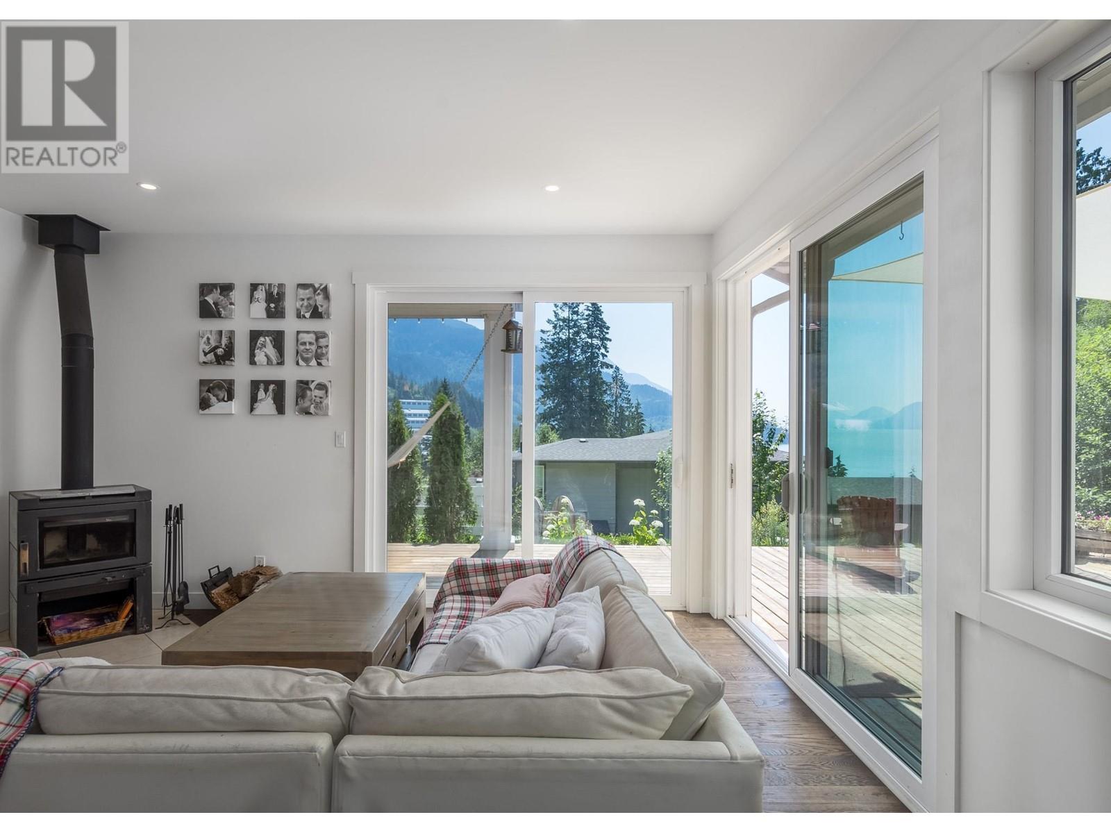 679 Copper Drive, Britannia Beach, British Columbia  V0N 1J0 - Photo 10 - R2987884