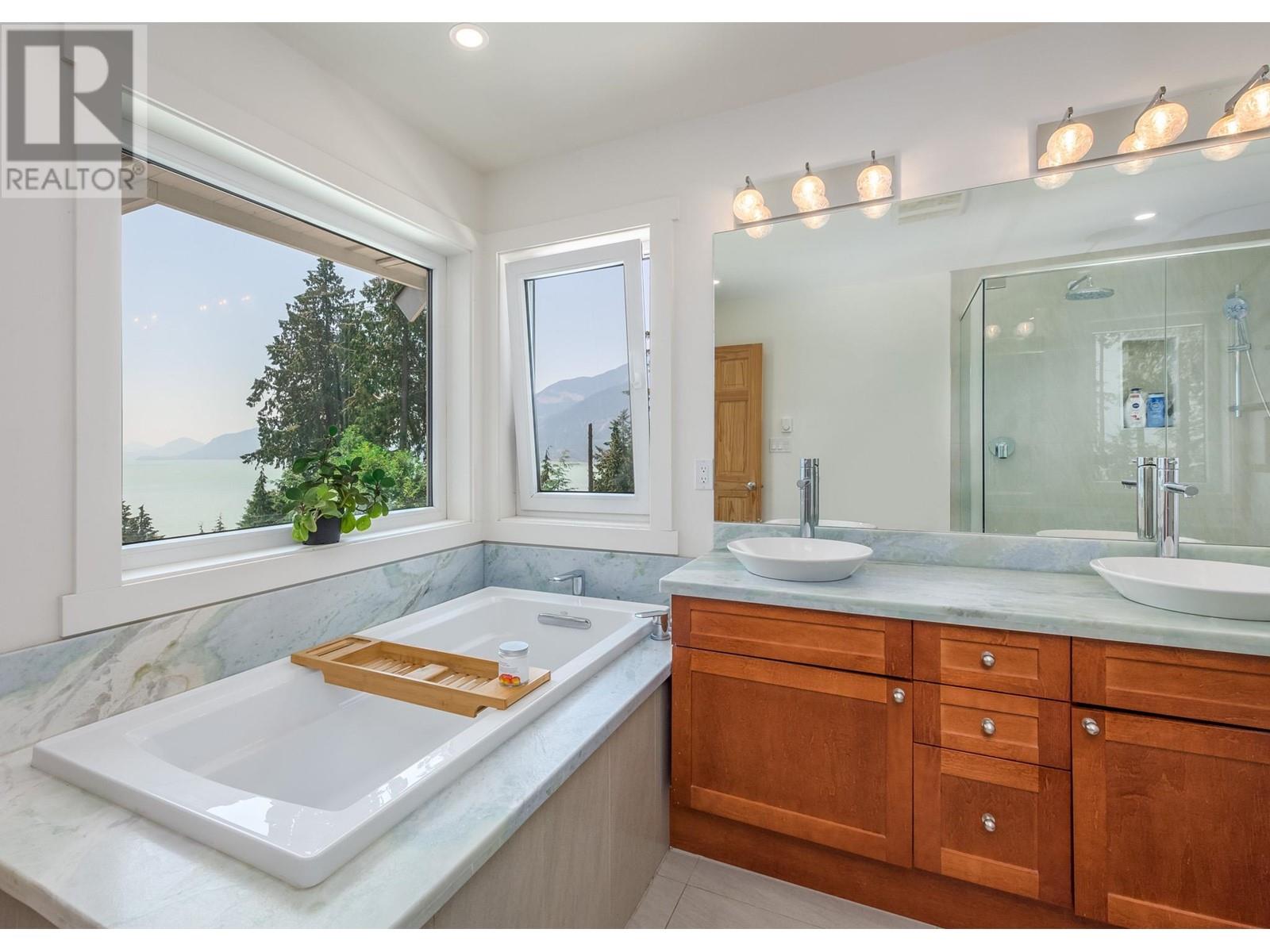 679 Copper Drive, Britannia Beach, British Columbia  V0N 1J0 - Photo 12 - R2987884