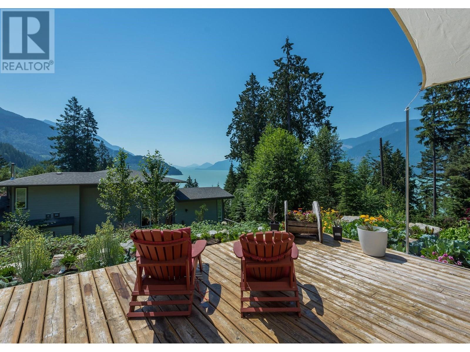 679 Copper Drive, Britannia Beach, British Columbia  V0N 1J0 - Photo 1 - R2987884