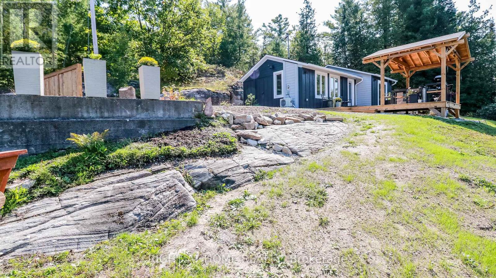 Property at 8150 LAIDLAW AVENUE image 3