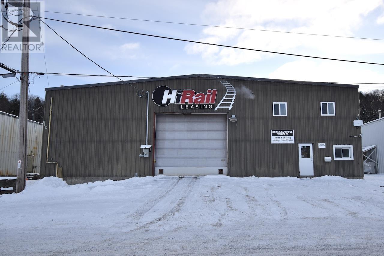 37 Perini Rd, Elliot Lake, Ontario  P5A 2T1 - Photo 1 - SM250407