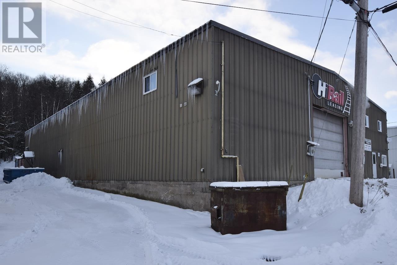 37 Perini Rd, Elliot Lake, Ontario  P5A 2T1 - Photo 2 - SM250407