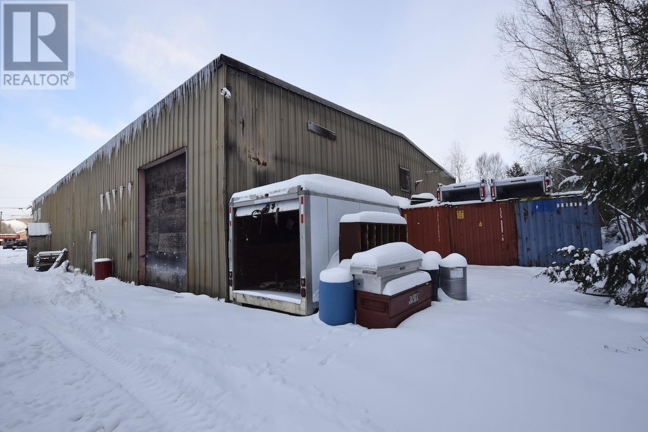 37 Perini Rd, Elliot Lake, Ontario  P5A 2T1 - Photo 4 - SM250407