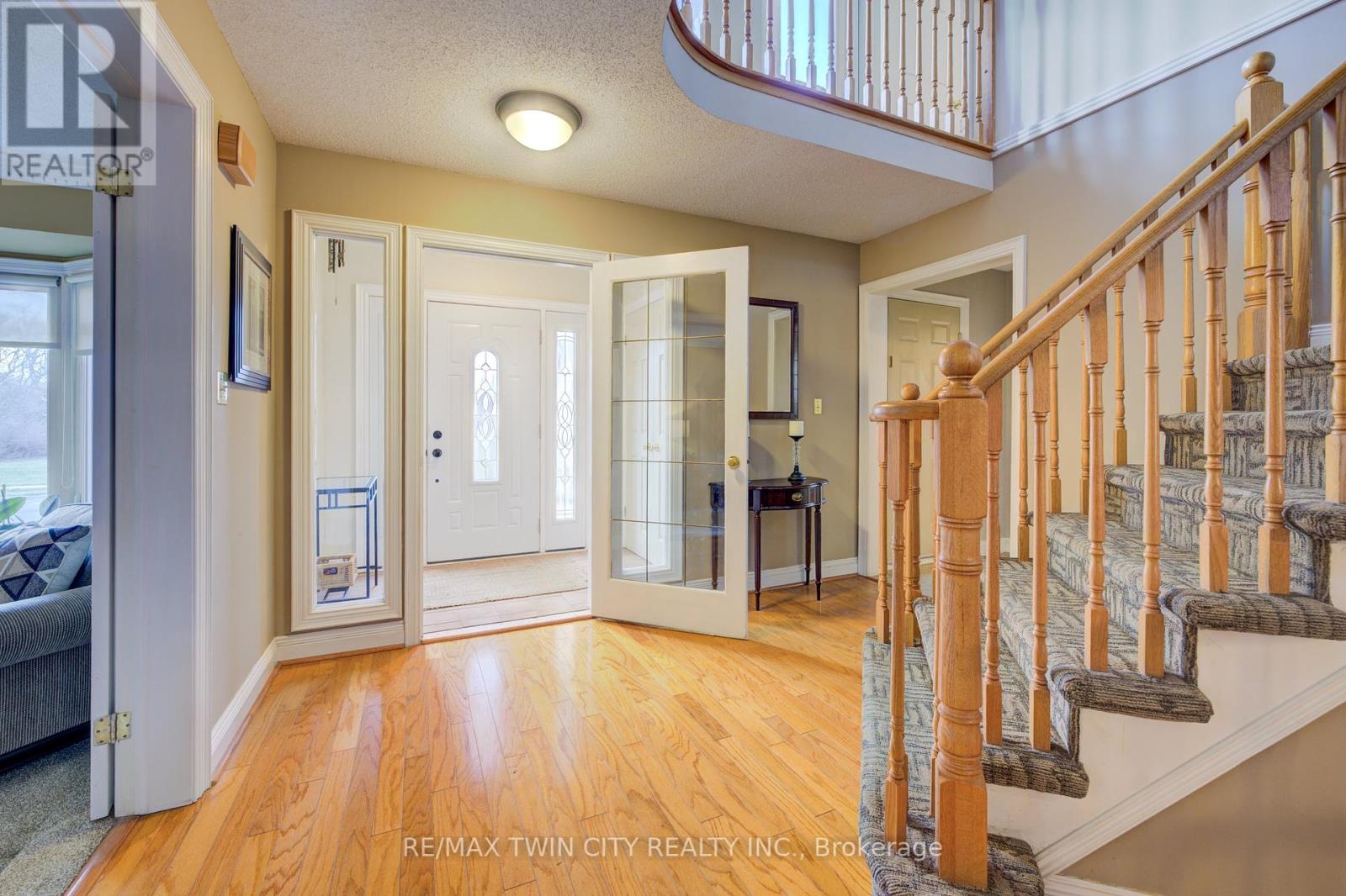 Property at 25 LYNNVALLEY CRESCENT image 4