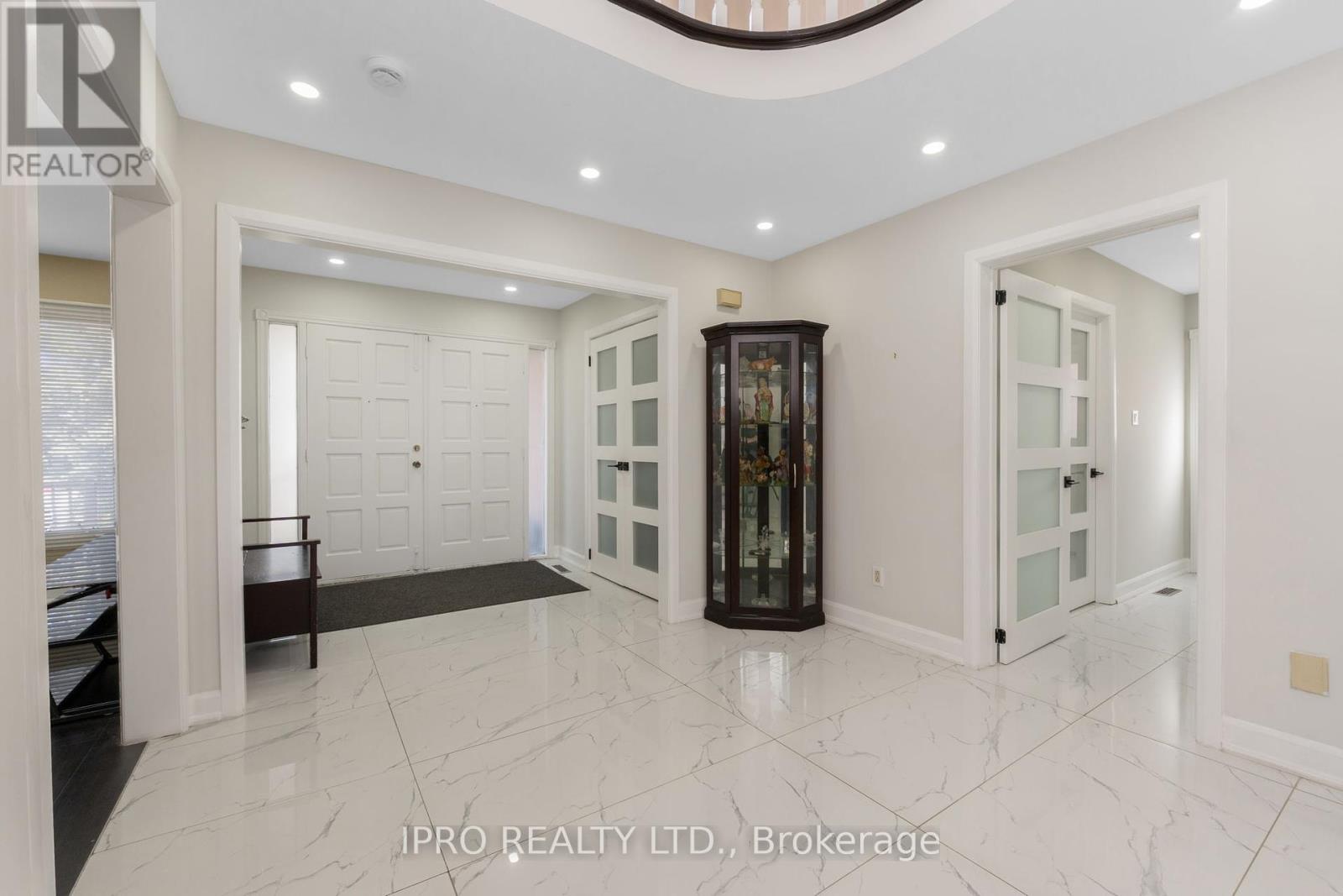108 Zinnia Place, Vaughan, Ontario  L4L 6G5 - Photo 6 - N12072913
