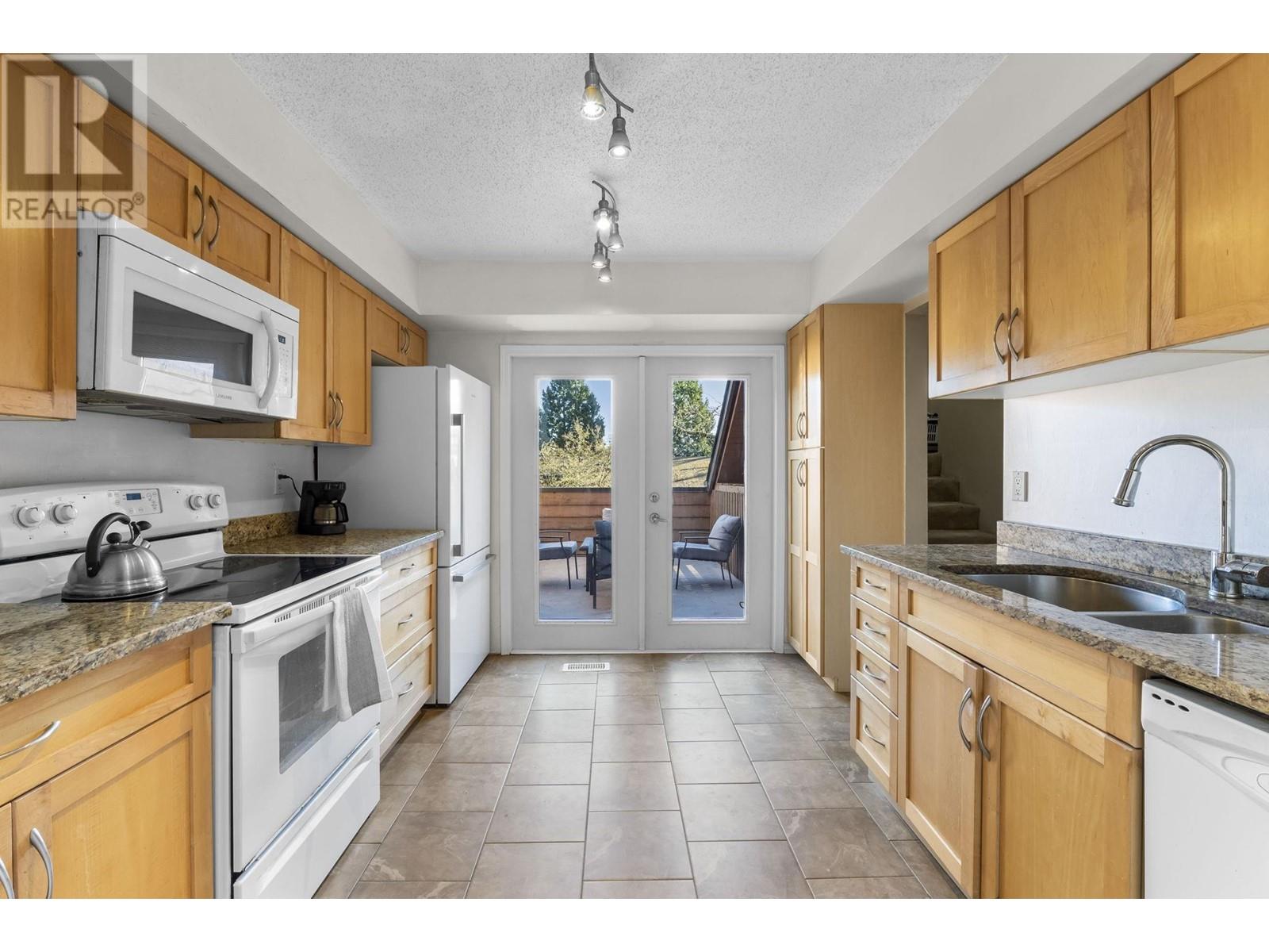 301 Cardiff Way, Port Moody, British Columbia  V3H 3W4 - Photo 11 - R2988409