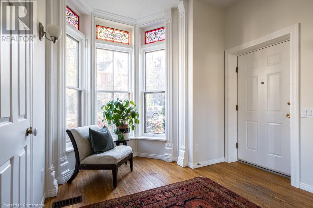 Property at 218 BAY Street S image 3