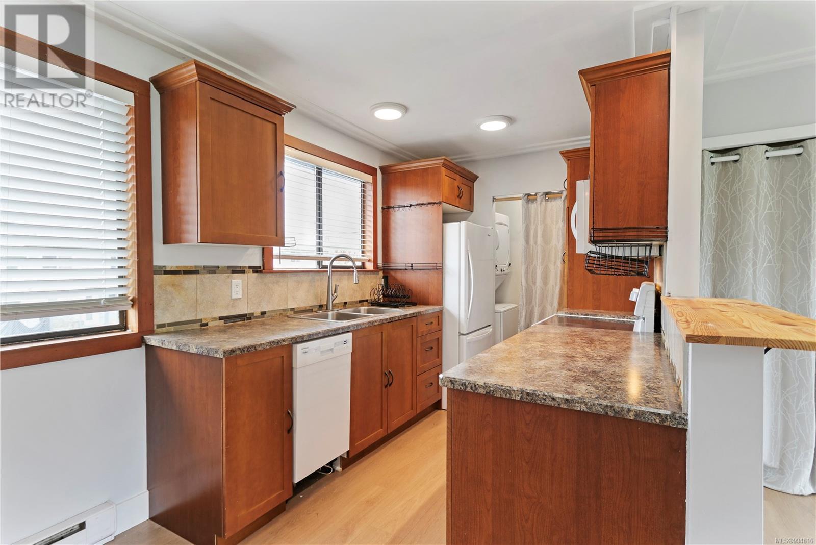 Property at 28 25 Pryde Ave image 3