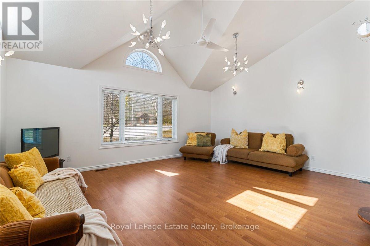 35 Sauble Woods Crescent, South Bruce Peninsula, Ontario  N0H 2G0 - Photo 6 - X12072959