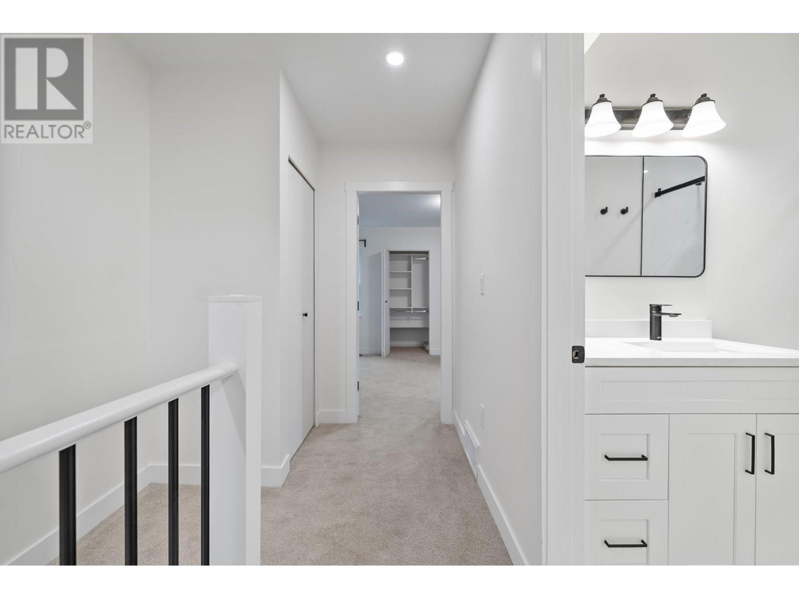 7423 13th Avenue, Burnaby, British Columbia  V3N 2E2 - Photo 11 - R2988498