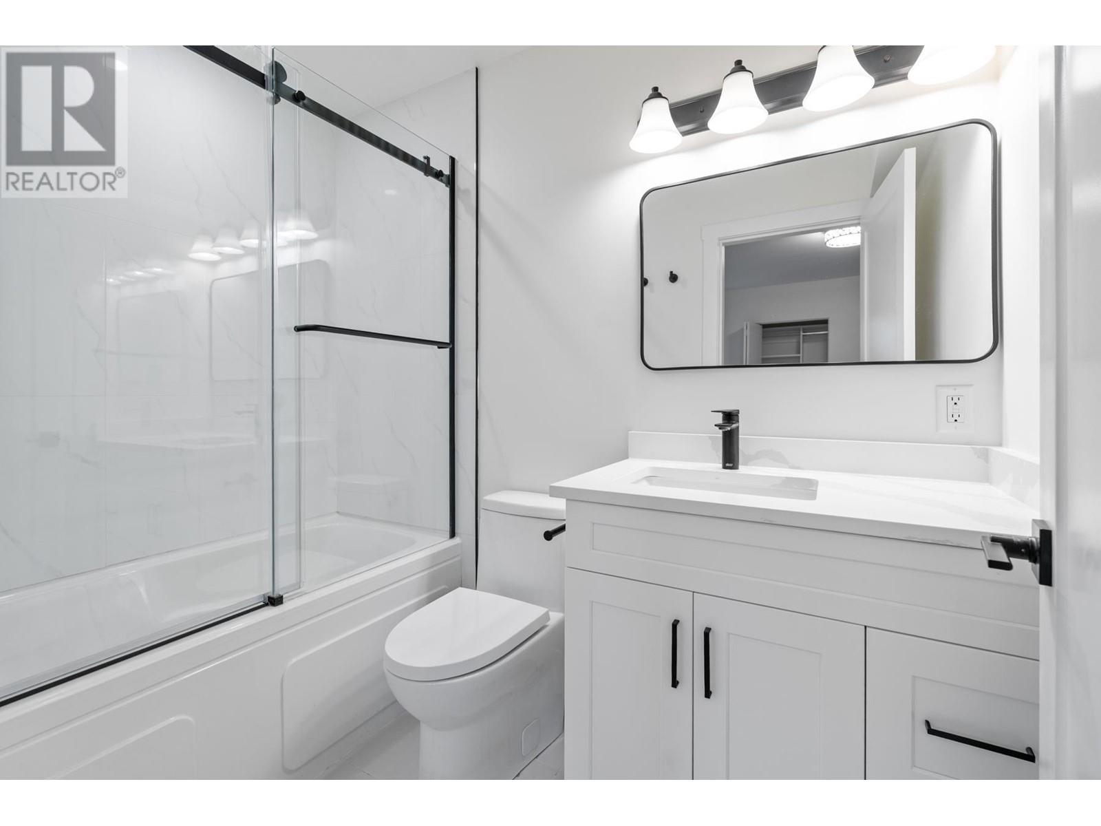 7423 13th Avenue, Burnaby, British Columbia  V3N 2E2 - Photo 15 - R2988498