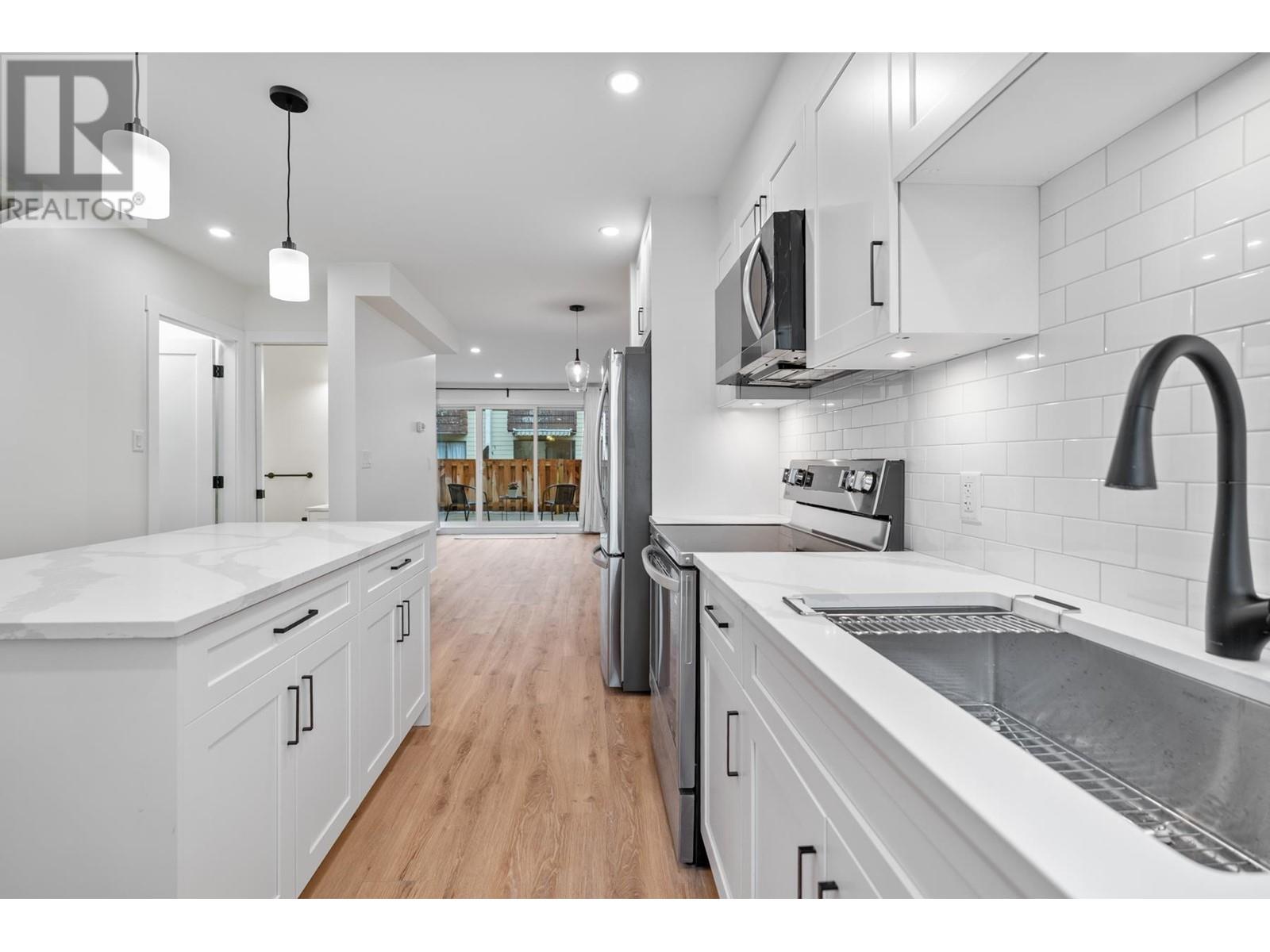 7423 13th Avenue, Burnaby, British Columbia  V3N 2E2 - Photo 4 - R2988498