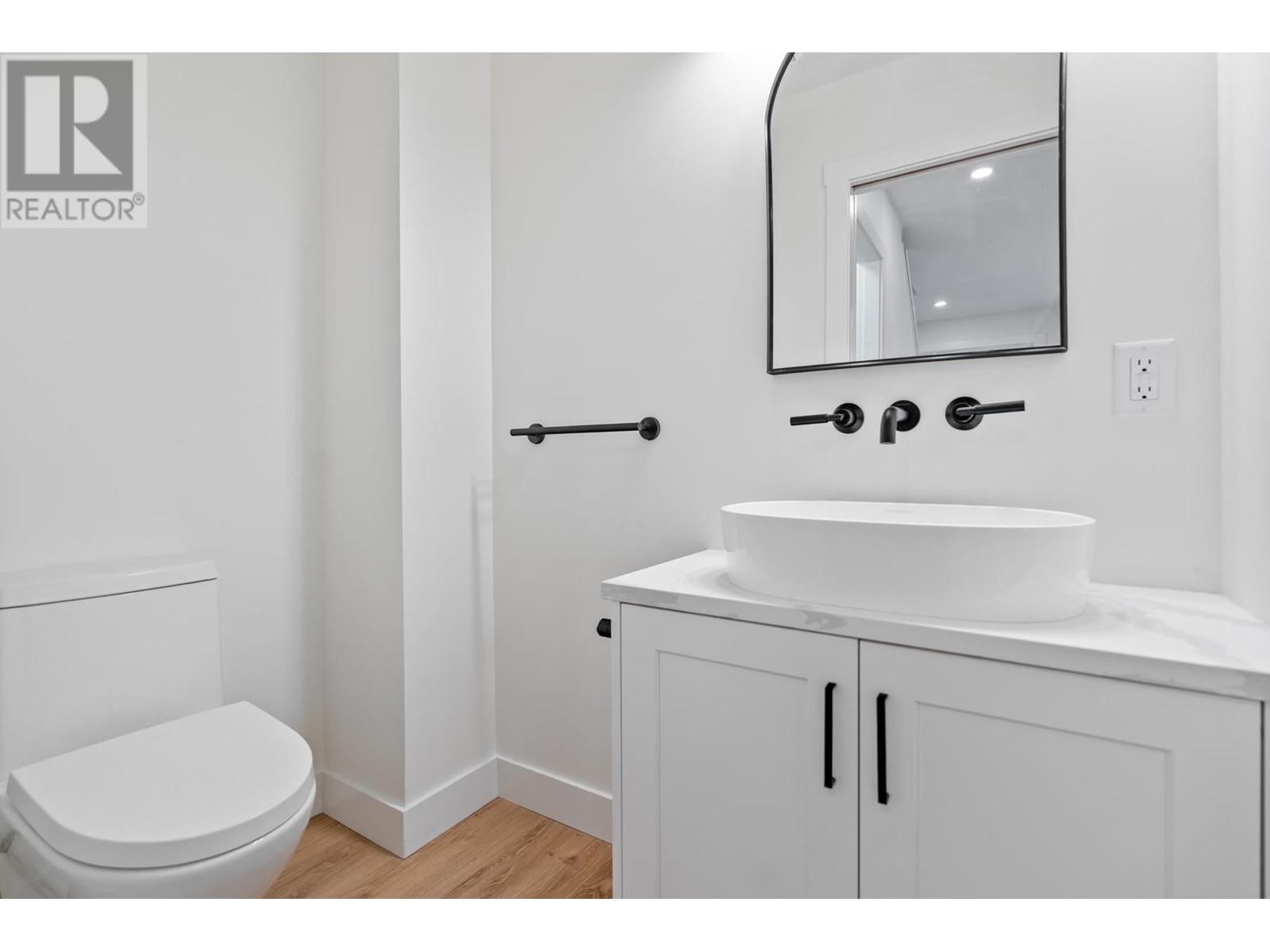 7423 13th Avenue, Burnaby, British Columbia  V3N 2E2 - Photo 6 - R2988498