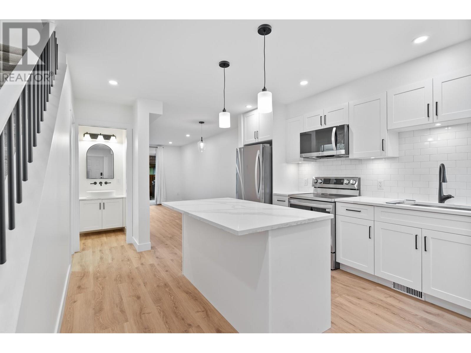 7423 13th Avenue, Burnaby, British Columbia  V3N 2E2 - Photo 7 - R2988498