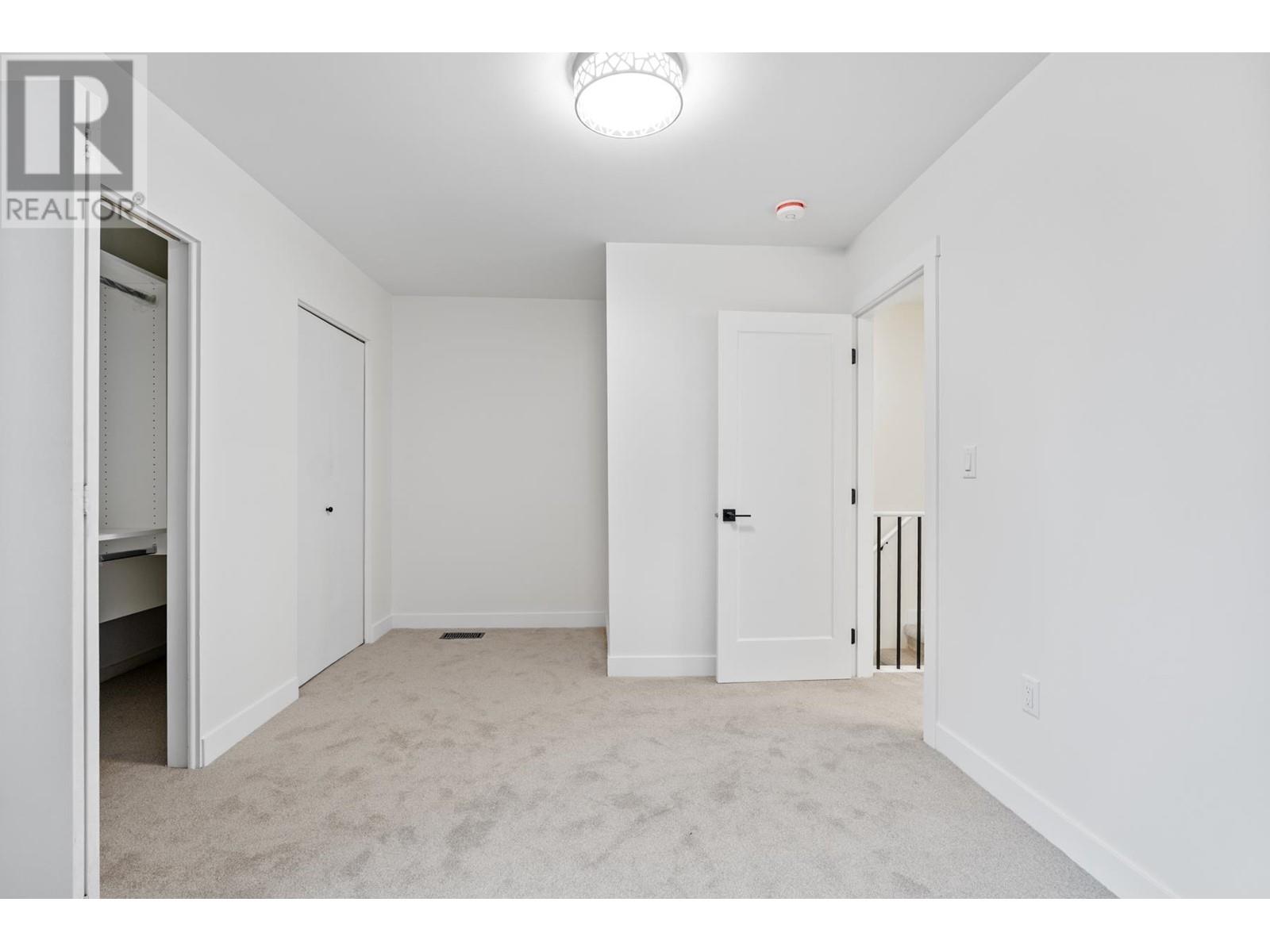 7423 13th Avenue, Burnaby, British Columbia  V3N 2E2 - Photo 9 - R2988498