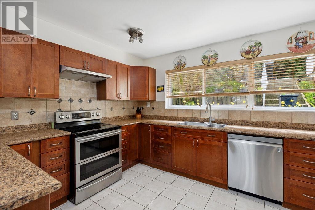 Property at 1059 CECILE DRIVE image 3