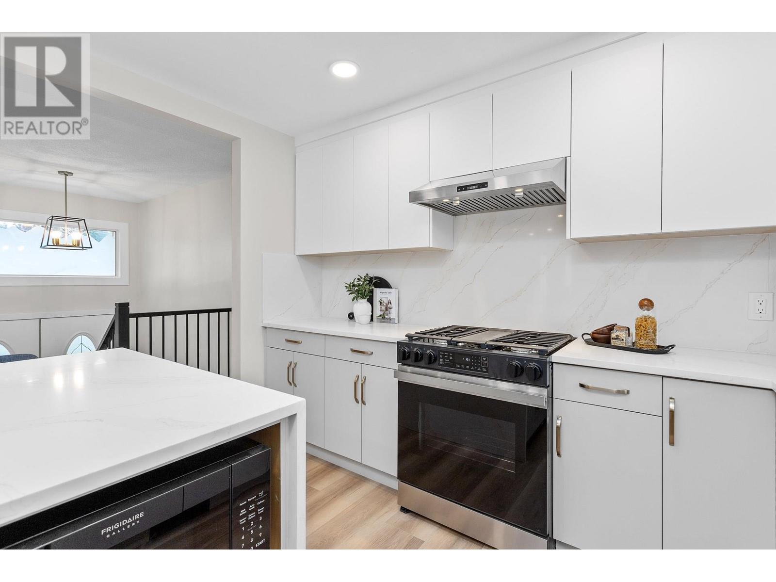2466 Tolmie Avenue, Coquitlam, British Columbia  V3K 3E7 - Photo 6 - R2988495
