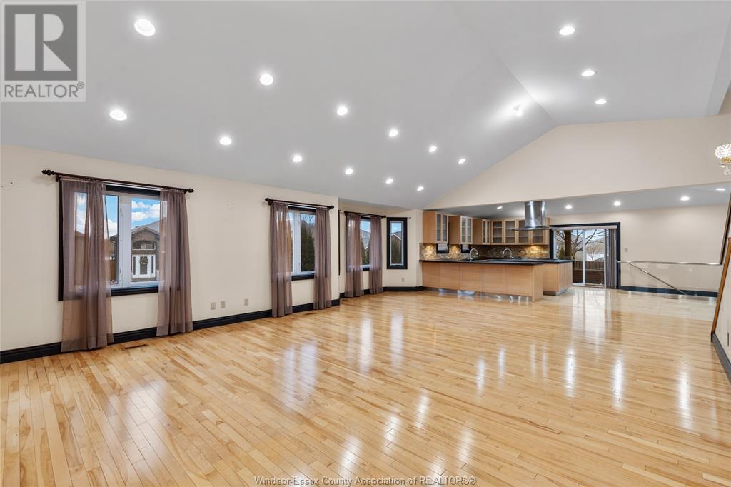 Property at 4825 BARCELONA image 3