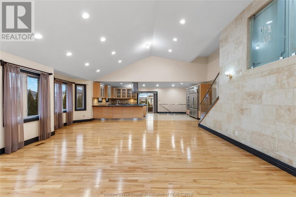 Property at 4825 BARCELONA image 4