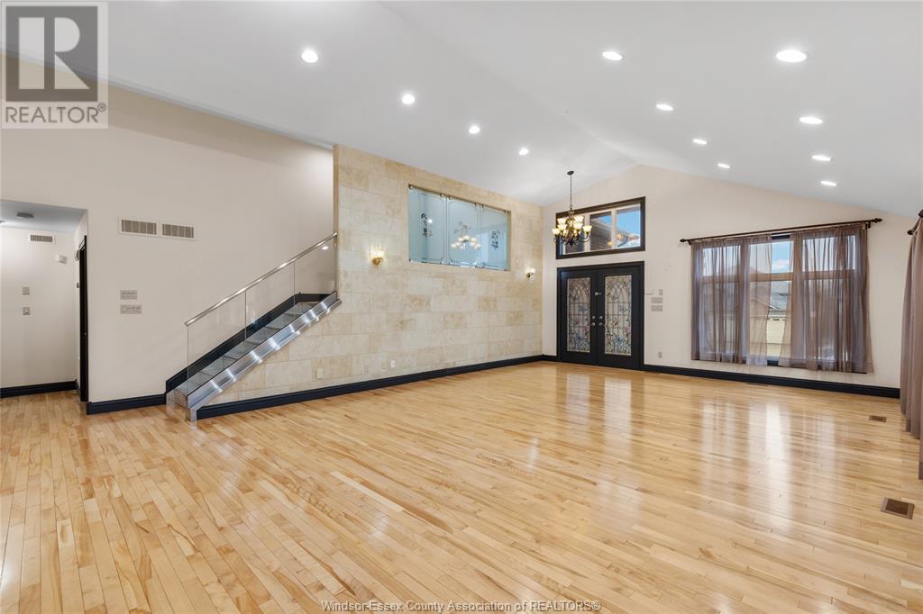 Property at 4825 BARCELONA image 5