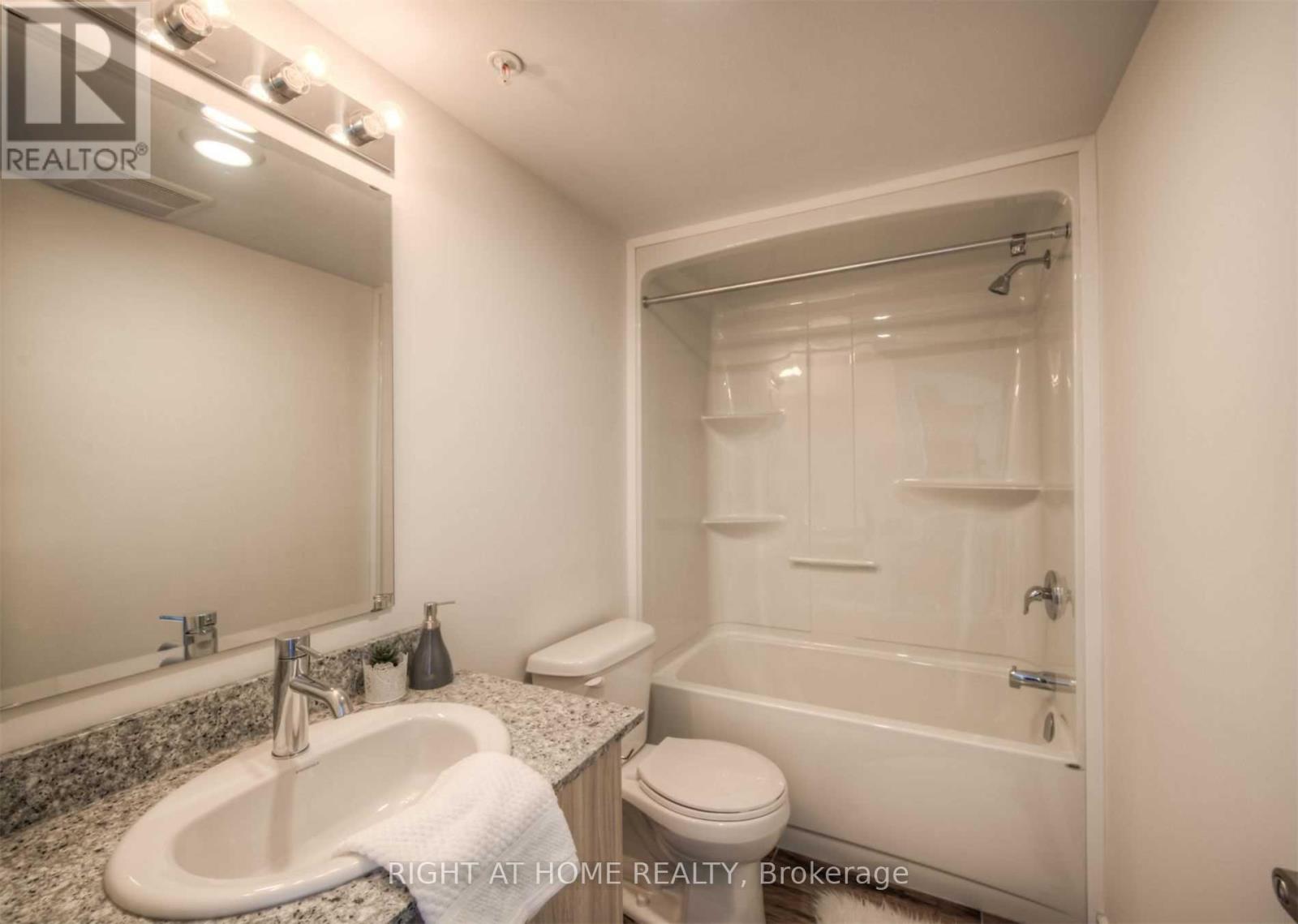 F114 - 275 Larch Street S, Waterloo, Ontario  N2L 0J3 - Photo 4 - X12072932