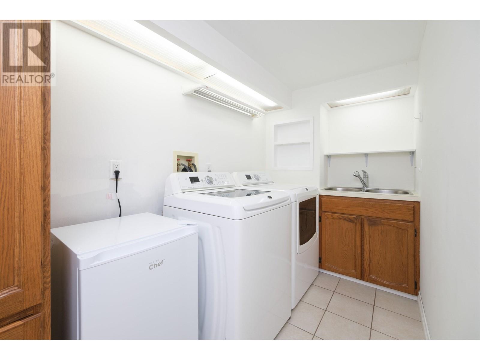 1151 Montroyal Boulevard, North Vancouver, British Columbia  V7R 2H8 - Photo 24 - R2988522