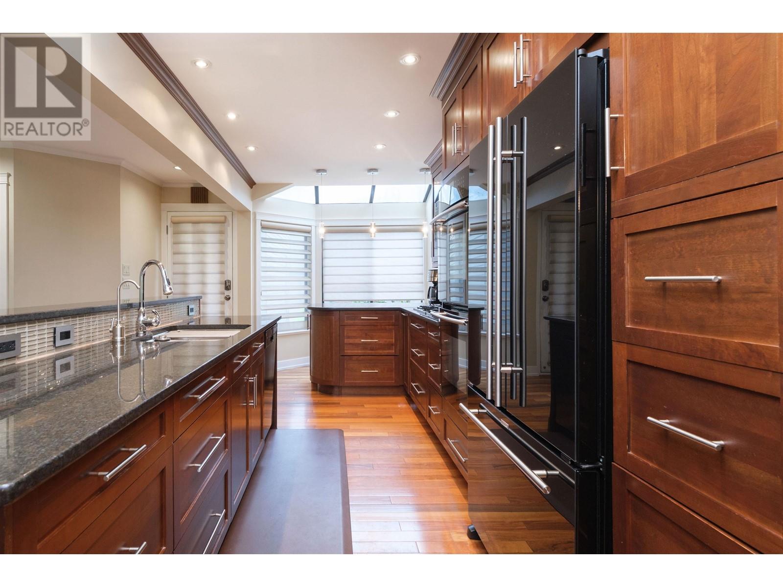 1151 Montroyal Boulevard, North Vancouver, British Columbia  V7R 2H8 - Photo 5 - R2988522