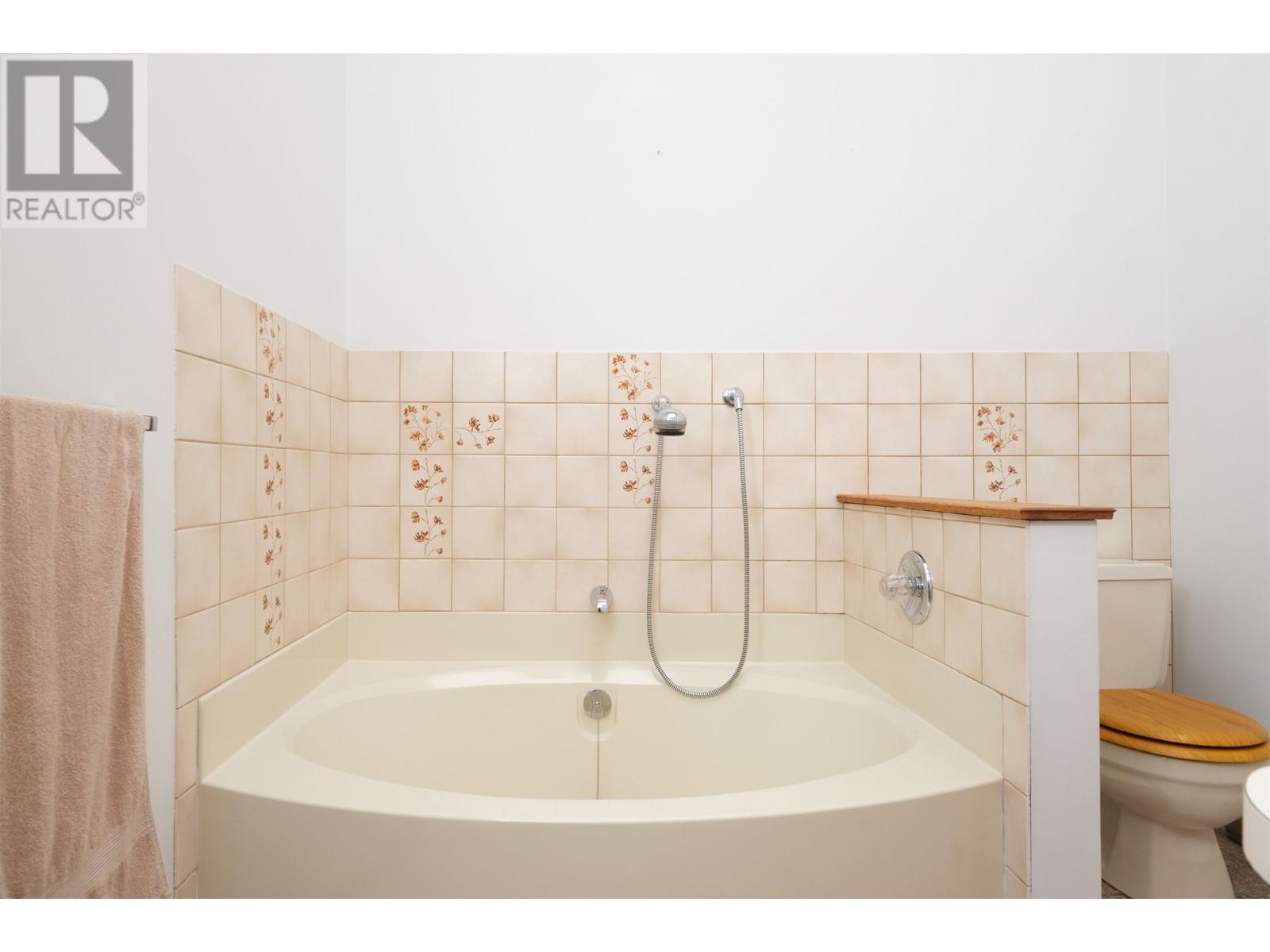 1151 Montroyal Boulevard, North Vancouver, British Columbia  V7R 2H8 - Photo 16 - R2988522
