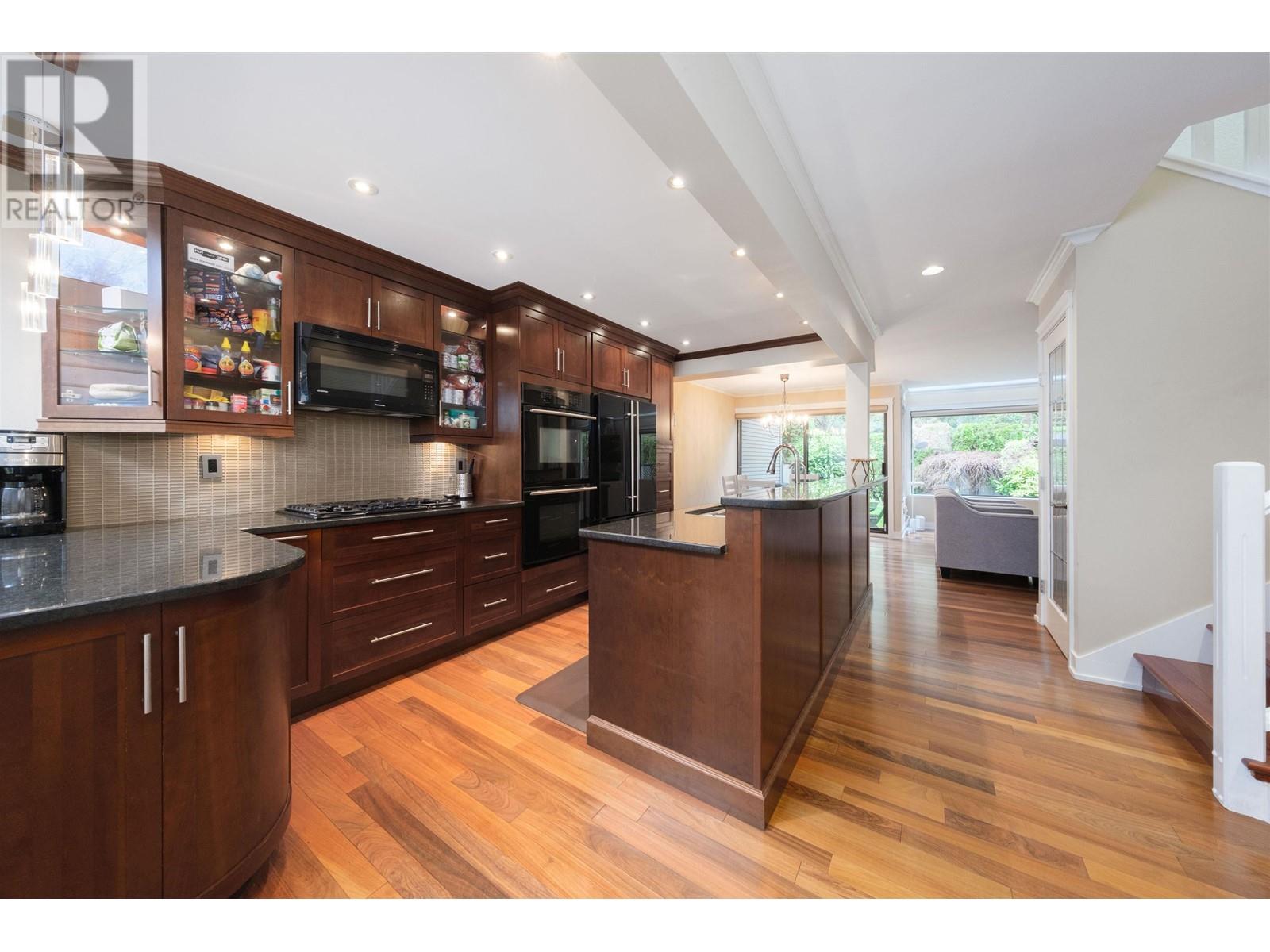 1151 MONTROYAL BOULEVARD, north vancouver, British Columbia