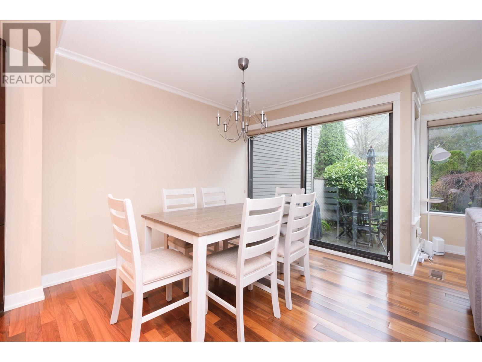 1151 Montroyal Boulevard, North Vancouver, British Columbia  V7R 2H8 - Photo 11 - R2988522