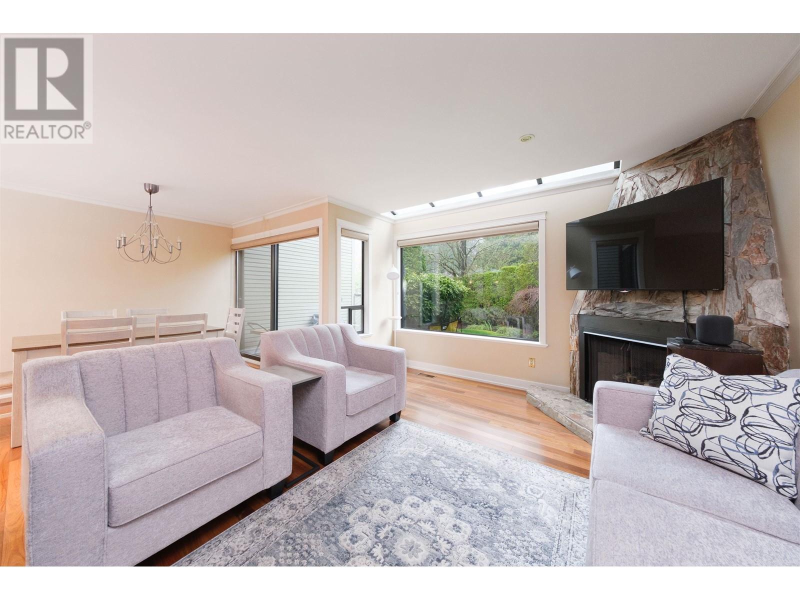 1151 Montroyal Boulevard, North Vancouver, British Columbia  V7R 2H8 - Photo 9 - R2988522